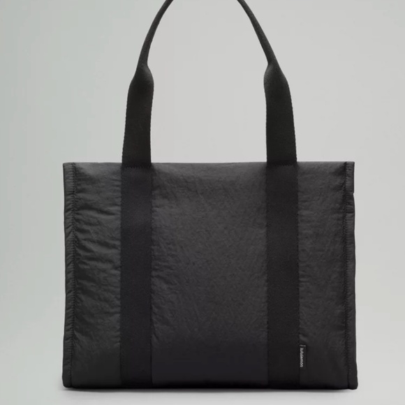 lululemon black padded boxy tote bag - Picture 4 of 15